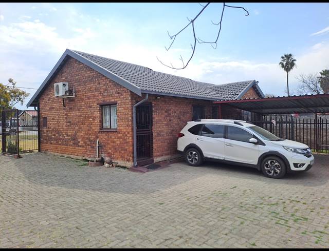 3 BEDROOM HOUSE FOR SALE IN RUSTENBURG NORTH